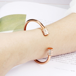 Bracelet tendance pour femme en acier inoxydable plaqué or 18 carats, ouvert, incrusté de diamants de 4 mm, bijou cadeau - Product Image 2