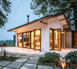 Piccola <span class=keywords><strong>casa</strong></span> in legno naturale originale con piastrelle arredamento per <span class=keywords><strong>la</strong></span> <span class=keywords><strong>casa</strong></span> caratteristico confortevole cortile piacevole nella foresta - Product Image 2