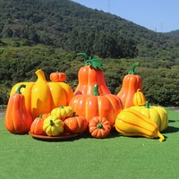 Grandes sculptures extérieures écologiques en résine artificielle sur le thème de la citrouille et des légumes pour les paysages de vergers et de jardins