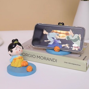 Soporte para teléfono con diseño de dama de la dinastía Tang, de resina, estilo caricatura, para escritorio, para teléfono móvil. - Product Image 1