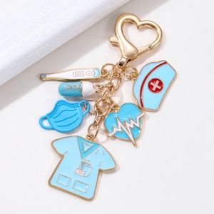 Cartone animato cuore smalto portachiavi fatto a mano in metallo termometro e capsula <span class=keywords><strong>infermiera</strong></span> cappello e medico portachiavi Set <span class=keywords><strong>regalo</strong></span> <span class=keywords><strong>per</strong></span> donne e uomini - Product Image 6