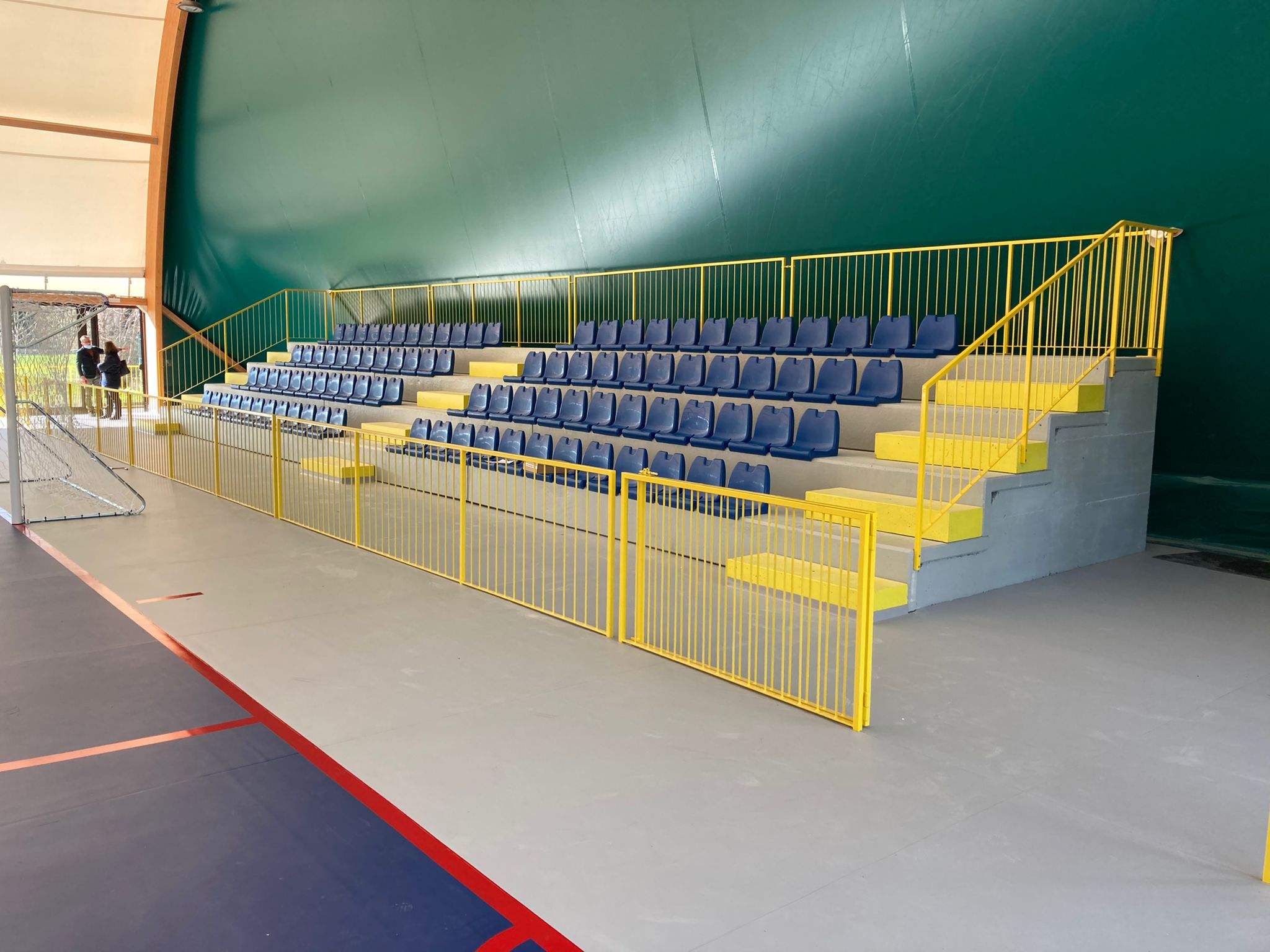 สีเหลือง