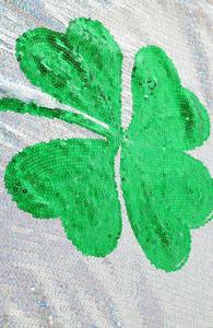 Tunique à sequins trèfle personnalisée avec logo, haut vert à sequins trèfle pour la Saint-Patrick, robe t-shirt à sequins trèfle à manches raglan - Product Image 6