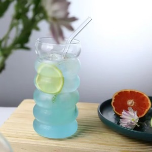 Novedosa taza de vidrio de borosilicato en forma de espiral ondulada de 450ml con pajita y tapa de bambú-<span class=keywords><strong>Café</strong></span> helado, leche, bebida, taza de té de frutas - Product Image 2