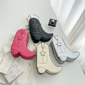 Sac messager à motif géométrique tendance. Fabriqué en matériau PU de haute qualité. Avec décoration en chaîne.5892 - Product Image 1