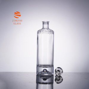 Bouteille en verre cylindrique <span class=keywords><strong>de</strong></span> 500 ml avec base en forme <span class=keywords><strong>de</strong></span> montagne tridimensionnelle, idéale pour l'emballage <span class=keywords><strong>de</strong></span> la vodka, du <span class=keywords><strong>gin</strong></span> et du whisky - Product Image 5