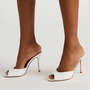 Mules à talons hauts et fins pour femmes, personnalisables avec logo, bout ouvert, grande taille 45, en cuir verni brillant, coupe large, pour tenues habillées - Product Image 4
