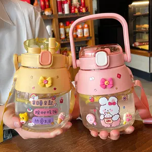 새로운 디자인 45oz Kawaii 플라스틱 물병 귀여운 병 빨대와 현대 물 주전자 물병