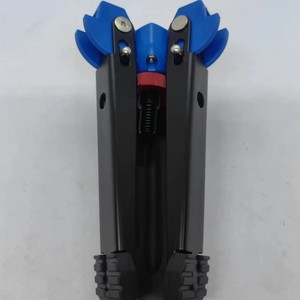Soporte de tres mandíbulas con tornillo de 3/8, de aleación de aluminio con bloqueo giratorio para trípode de cámara digital, monopié, escritorio y transmisión de contenido desde teléfonos móviles - Product Image 4