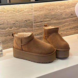 מגפי חורף לנשים של UGS, דגם מיני, עם דוגמא חלקה, פרוות כבשים, סוליה עבה, נושמים, באותו עיצוב כמו מגפי ז'ו דונג יו. - Product Image 1