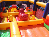 Château gonflable géant avec toboggan, parcours d'obstacles, château de saut, parc d'attractions, château gonflable combiné avec obstacles
