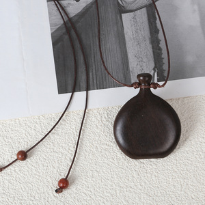 Collier pendentif <span class=keywords><strong>en</strong></span> <span class=keywords><strong>bois</strong></span> pour femme, breloque ethnique vintage <span class=keywords><strong>en</strong></span> <span class=keywords><strong>bois</strong></span> <span class=keywords><strong>de</strong></span> santal sur cordon ciré réglable, minimaliste, 3 styles - Product Image 4