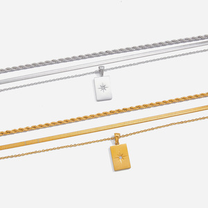 Collar de cadena de acero inoxidable de tres capas con colgante de estrella cuadrada para regalo - Product Image 1