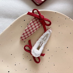 Juego de Pinzas para el Cabello MIO Vintage <span class=keywords><strong>Serie</strong></span> Roja con Lazo a Cuadros, Pinzas Laterales de Aleación para Niñas, Pinzas con Flores de Tela y Lazos, 2 Piezas/Juego - Product Image 3