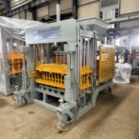 Machine à briques hydraulique à haut rendement QT5-15 contrôlée par PLC Zhongke pour le traitement des déchets solides.