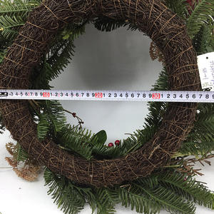 مجموعة زينة إكليل عيد الميلاد والتوت الأحمر الزهري الاصطناعي - Product Image 4