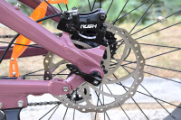 Nouveau Vélo Électrique de Chasse Puissant 52V 1000W à Moteur Central, Batterie Intégrée, Suspension Complète, Pneus Larges 26 Pouces, VTT Électrique