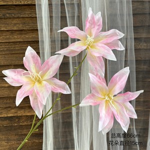 Fleur de lys artificielle Pingping à 3 têtes en soie, idéale pour la décoration de mariage, les accessoires photo en extérieur et la décoration artisanale de la maison - Product Image 3