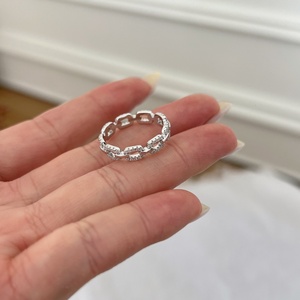 Anillo <span class=keywords><strong>de</strong></span> Compromiso <span class=keywords><strong>de</strong></span> Plata <span class=keywords><strong>de</strong></span> Ley S925 con Cadena Cubana <span class=keywords><strong>de</strong></span> Diseño Abierto y Piedras <span class=keywords><strong>de</strong></span> Moissanita Únicas D VVS1 <span class=keywords><strong>de</strong></span> Dylam Fine Top Jewelry - Product Image 6