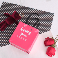 Sac en papier brun réutilisable durable pour emballages de vêtements de luxe personnalisés, emballages cadeaux, emballages de vente au détail, bijoux, avec poignée pour les entreprises