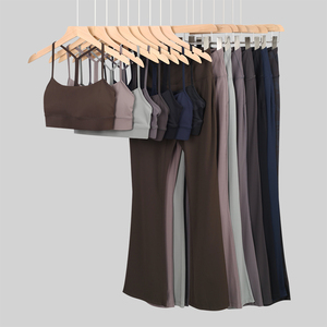 طقم رياضي نسائي مكون من بنطلون يوجا واسع الساق وحمالة صدر رياضية بشعار مخصص بالجملة - Product Image 1