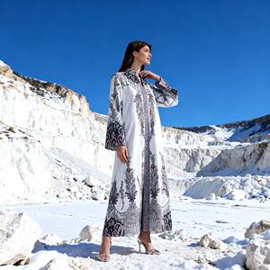 Robe Abaya élégante en polyester avec strass thermocollants de luxe pour femmes musulmanes, vente en gros personnalisée - Product Image 2