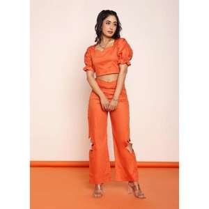 Ensemble pantalon et haut à découpes florales Rust pour femme, ensemble coordonné élégant, tenue deux pièces avec une coupe flatteuse, look tendance, confortable à porter - Product Image 3