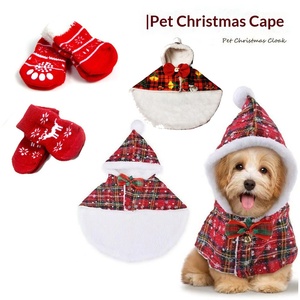 Cape de Noël à carreaux pour animaux de compagnie avec capuche, chapeau, nœud, flocon de neige, doublure polaire chaude et ensemble de chaussettes antidérapantes pour chats et petits chiens - Product Image 1