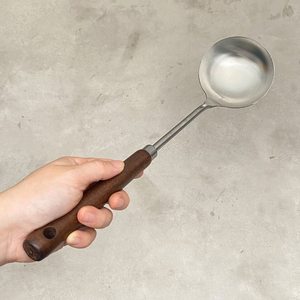 Ensemble d'ustensiles de cuisine <span class=keywords><strong>en</strong></span> acier inoxydable <span class=keywords><strong>en</strong></span> gros avec manche <span class=keywords><strong>en</strong></span> <span class=keywords><strong>bois</strong></span>, <span class=keywords><strong>louche</strong></span>, ustensiles de service pour la cuisine à domicile - Product Image 3