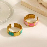Dina 18K Vergoldeter Edelstahl Breiter Bandring mit Emaille-Gitter-Design Trendiger Alltags- und Dating-Ring für Damen