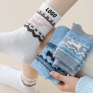 Bán Buôn Mùa Đông Thiết Kế Mới Tùy Chỉnh Đan Dày Giáng Sinh Ấm Cúng Vớ Mùa Đông Cho Phụ Nữ Với Mô Hình Động Vật Crew Vớ Len - Product Image 1