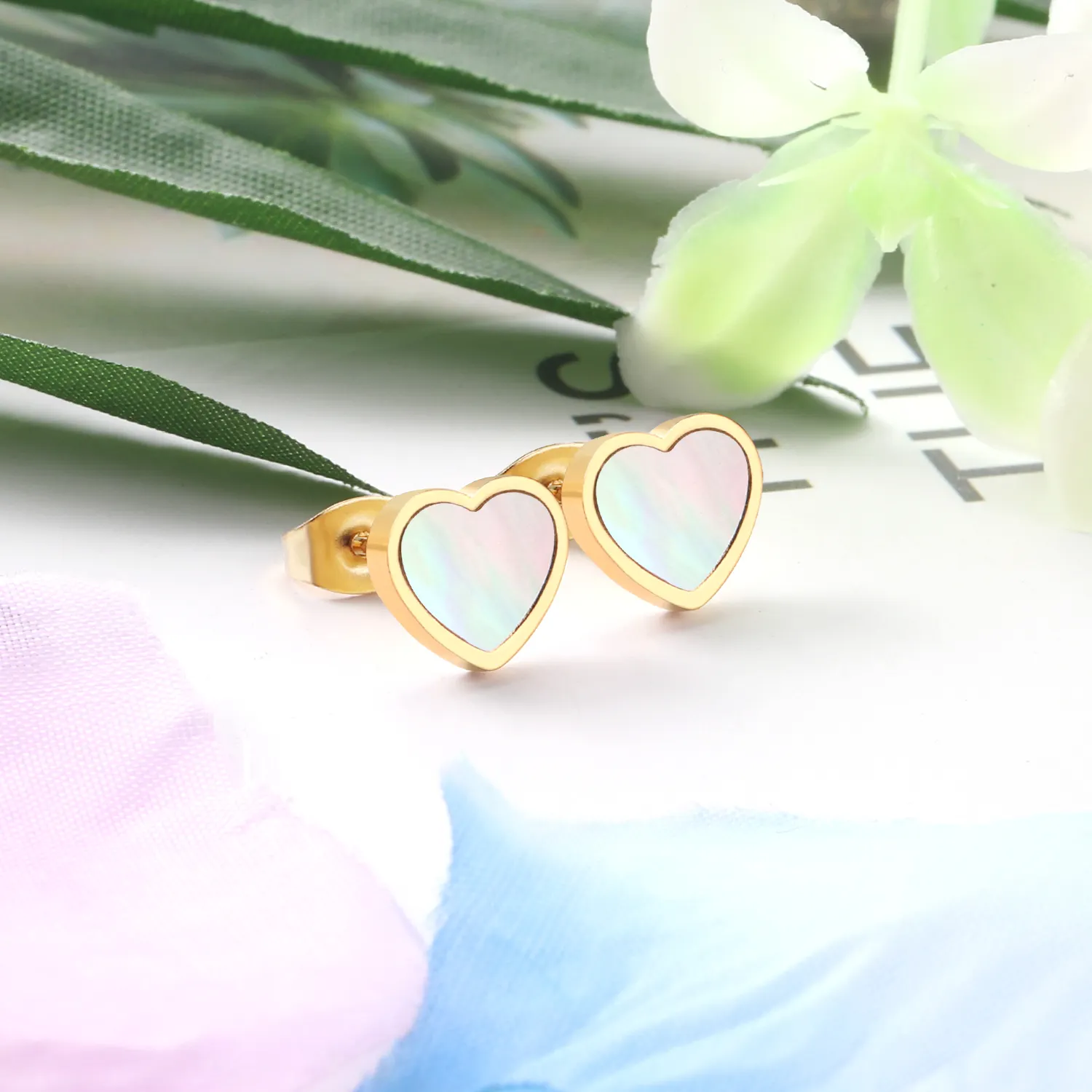 Classic Cute Stainless Steel Stud Earrings Jewelry For Women 18K Gold Plated Heart White Shell Earrings