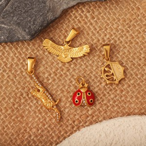 Gli ornamenti fai-da-te dorati |   <span class=keywords><strong>Ciondolo</strong></span> a Forma di <span class=keywords><strong>Coccinella</strong></span> in Acciaio Inossidabile Placcato Oro 18K PVD per Creazione di Gioielli |   Impermeabile, Antiossidante - Product Image 3