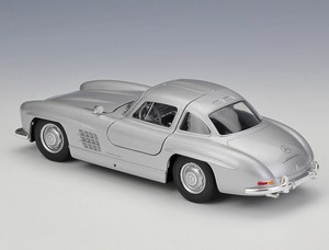 Venta caliente escala 1:24 <span class=keywords><strong>300</strong></span> SL aleación Juguetes Coche modelo simulación Metal coche juguetes Diecast coche para niños adultos colección regalo - Product Image 5