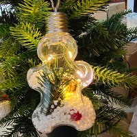 Ornements personnalisés Led avec ampoule Accessoires de suspension d'arbre de Noël Gadgets de boule lumineuse en verre personnalisés Fête de Noël