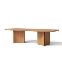 Table à manger rectangulaire en chêne massif Ferly, base unique à piétement divisé, table à manger en bois pour projet de villa ou d'hôtel
