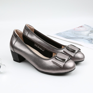 Luxe grande taille <span class=keywords><strong>chaussures</strong></span> décontractées pour femmes talons hauts semelles souples <span class=keywords><strong>pieds</strong></span> nus <span class=keywords><strong>en</strong></span> <span class=keywords><strong>cuir</strong></span> véritable mode tendance couleur métal Durable - Product Image 6
