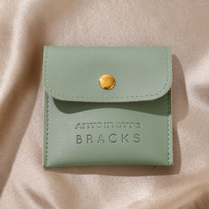 Pochette en PU avec impression de logo personnalisé, pochette en similicuir PU de qualité supérieure avec bouton pour bijoux ou emballage cadeau, pochette à bijoux en cuir - Product Image 1