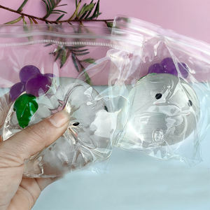Jouet anti-stress créatif et relaxant en forme de grappe de cristal TPR de 8 cm, à rebond lent, sensoriel, nouveau, cadeau idéal - Product Image 2