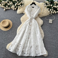 Robe élégante blanche en dentelle, coupe trapèze, sans manches, avec ceinture, pour femme, idéale pour les fêtes et le quotidien