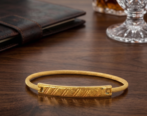 DIVYORO Bracelet jonc ouvrable plaqué or texturé radiant pour femme, bijou de créateur élégant pour mariage, fête et festival - Product Image 1