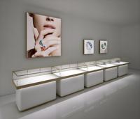 Vitrine de bijoux et de parfums de luxe pour la décoration de centres commerciaux Conception élégante de kiosque de bijouterie