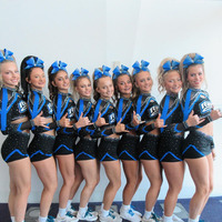 Vente chaude Uniformes de cheerleading pour femmes de haute qualité personnalisés en Spandex/Polyester pour les occasions spéciales, les entraînements, le fitness et les sports