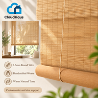 Stores enrouleurs en bambou naturel tissé sur mesure, texture douce et légère, pour le traitement des fenêtres du salon, design d'intérieur