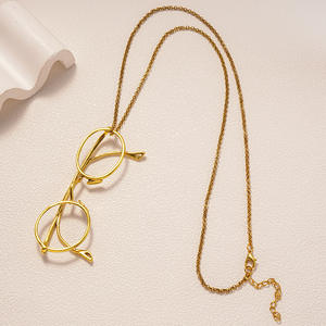 Chaîne de pull polyvalente pour femme, style européen-américain transfrontalier, en alliage incrusté de résine, avec croix en forme de cœur et chaîne en bambou, luxe léger et design de niche - Product Image 4