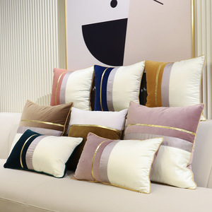 Coussins de <span class=keywords><strong>canapé</strong></span> luxueux, oreillers de décoration pour la maison, taies d'oreiller géométriques, 45*45, housses de coussin en velours à rayures dorées - Product Image 3