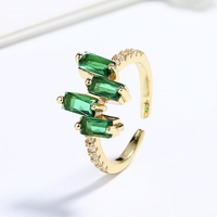 Bague ajustable pour femme en laiton plaqué or 18 carats, design géométrique minimaliste élégant avec zircon vert, idéale au quotidien