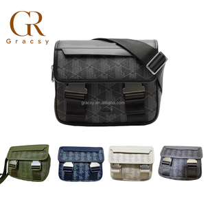 Nuovo <span class=keywords><strong>Zaino</strong></span> Casual da Uomo 2026 alla Moda, Borsa a Tracolla in Pelle con Logo Ricamato, <span class=keywords><strong>Impermeabile</strong></span>, Design Quadrato con Coperchio Ribaltabile - Product Image 1