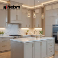 Îlot de cuisine de luxe en pierre, table pivotante, style transitionnel, avec rangement pour déchets