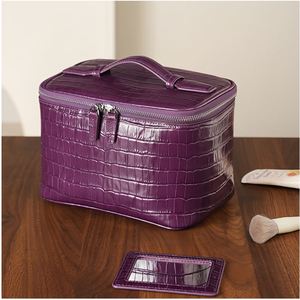 Luxury Alligator-patterned Genuine Leather Cosmetic Bag Zipper Portable Wash Bag Large Capacity Waterproof Multifunctional - Product Image 2